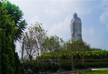 墓地风水口诀50条_墓地风水讲解_看墓地风水小诀窍