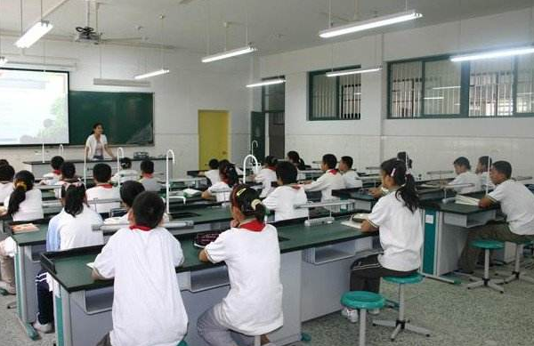 十个学校九个坟_十个学校九个坟_十个学校九个坟