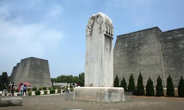 武则天墓碑为什么不刻字_武则天墓碑上共有几个字_武则天的墓碑