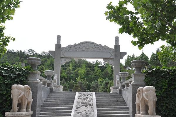 梦到公墓非常热闹_梦境墓地_梦境园公墓