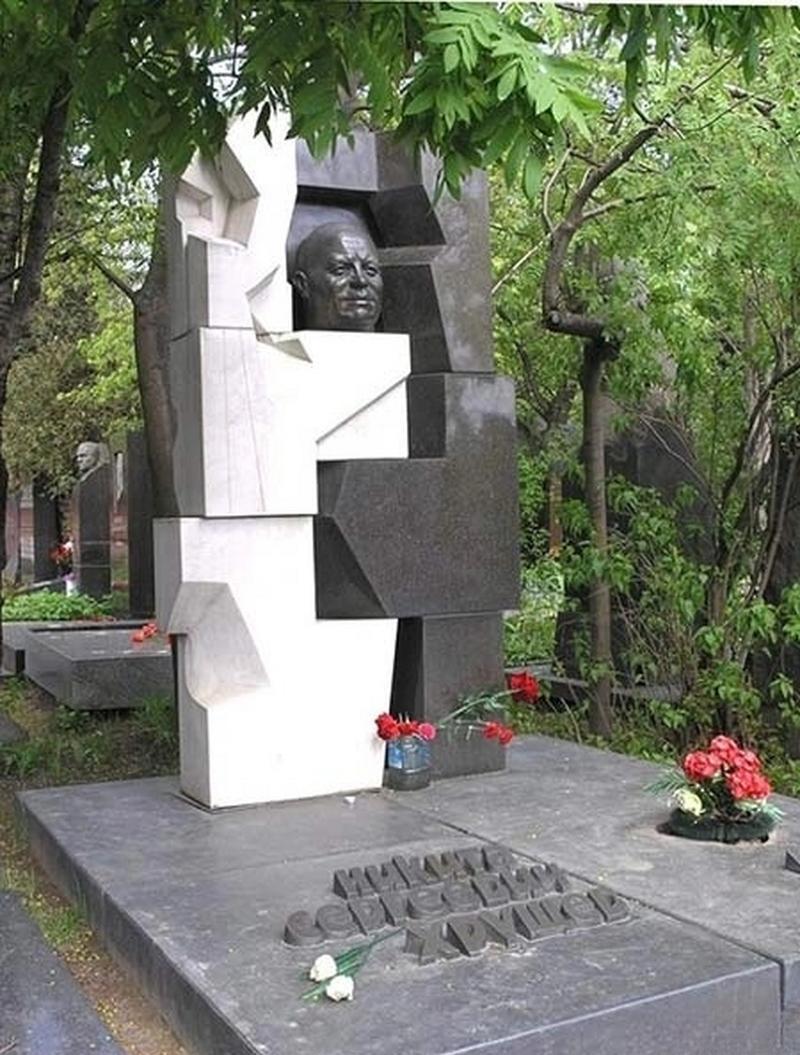 赫鲁晓夫的坟墓_赫鲁晓夫葬在哪_赫鲁晓夫墓碑